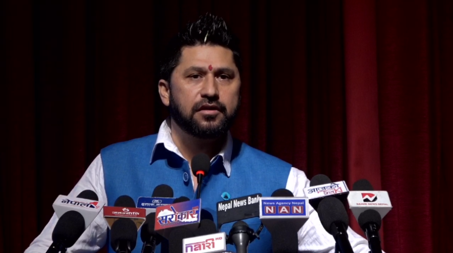 संचारमाध्यमलाई रवि लामिछानेको कटाक्ष- मलाई नंग्याउने निउँमा आफूलाई नाङ्गो नपार्नुहोस